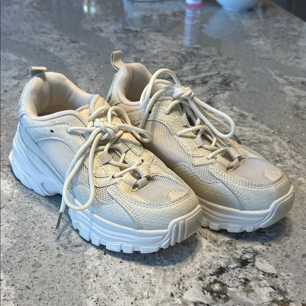 NEW BERNESS Women's Cream Crocodile Cream Athletic Shoes Size 6 - Picture 11 of 12